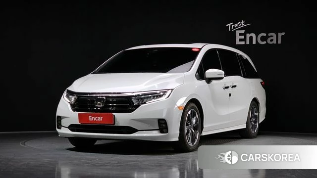 Honda Odyssey 2023 Белый из Кореи