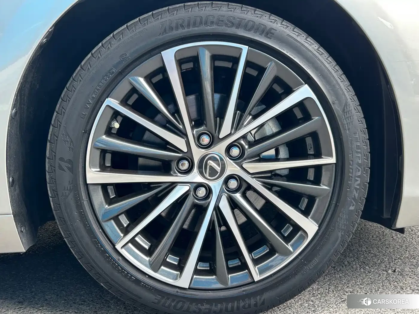 Lexus ES 2022 Silver/gray из Китая