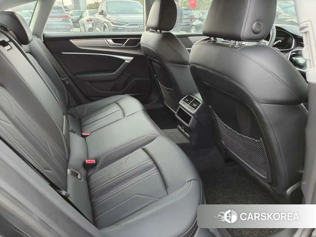 Audi A7 2025 Темно-серый из Китая