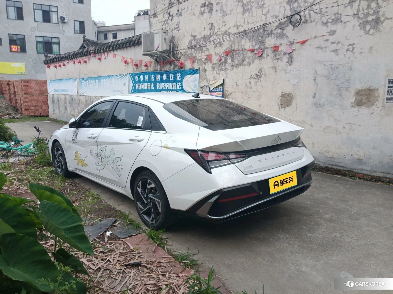 Hyundai Elantra 2023 Белый из Китая