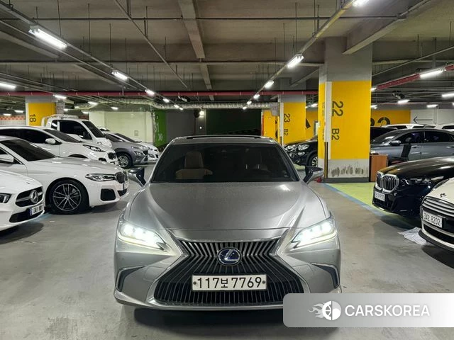 Lexus ES300h 7th generation 2021 Песочный из Кореи