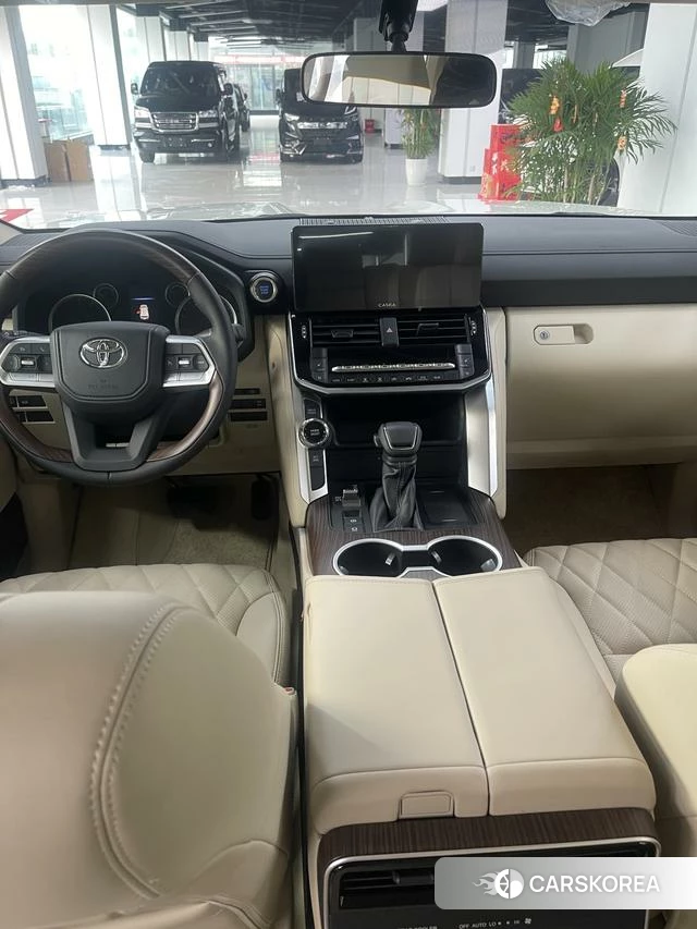Toyota Land Cruiser (imported) 2024 Белый из Китая