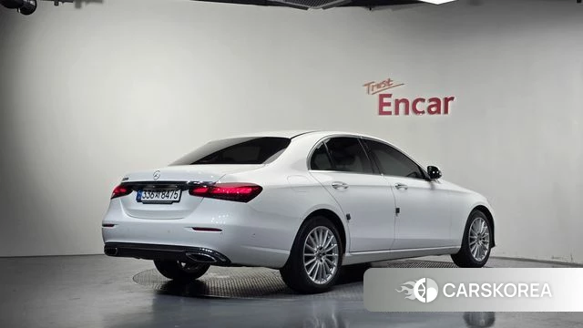 Mercedes-Benz E-Class W213 2021 Белый из Кореи