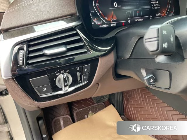 BMW 5 series 2021 Шампань из Китая