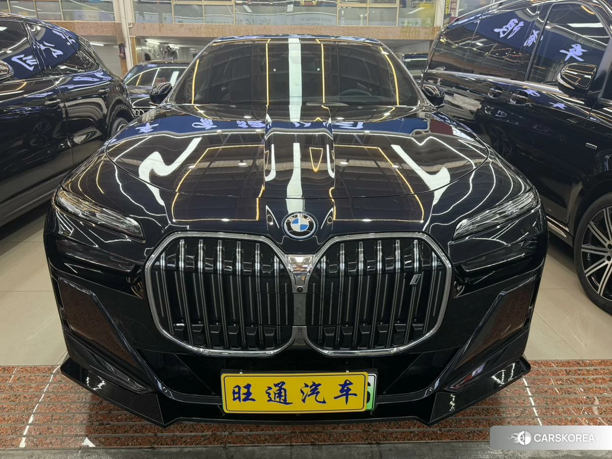 BMW i7 2023 Синий из Китая