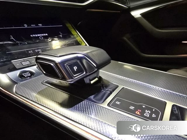 Audi A6L 2022 Черный из Китая