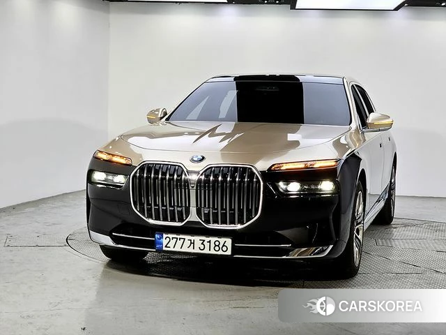 BMW 7 Series (G70) 2023 Черный из Кореи