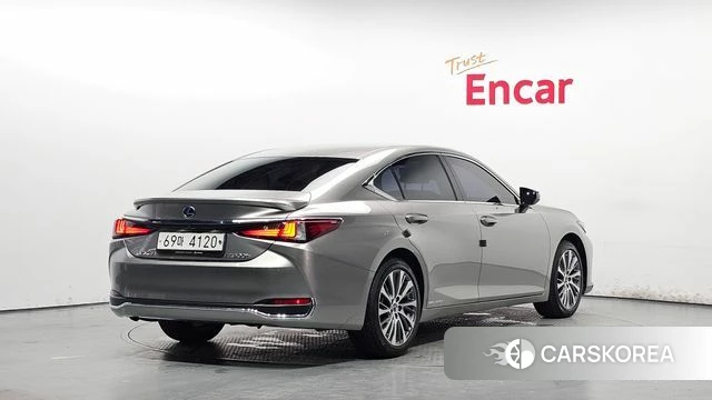 Lexus ES300h 7th generation 2018 Серебристо-серый из Кореи