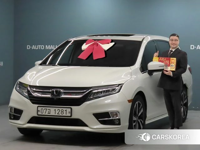 Honda Odyssey 2019 Белый из Кореи