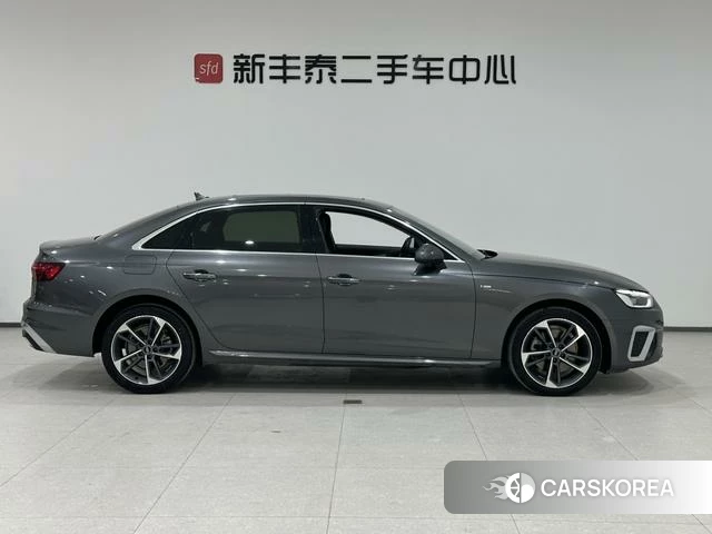 Audi A4L 2022 Темно-серый из Китая