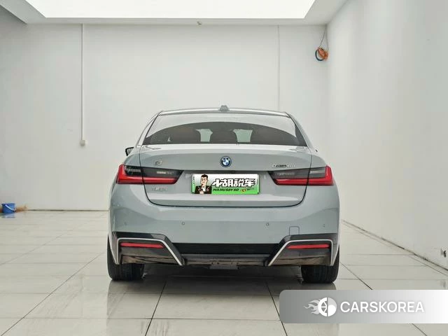 BMW i3 2025 Серебристо-серый из Китая