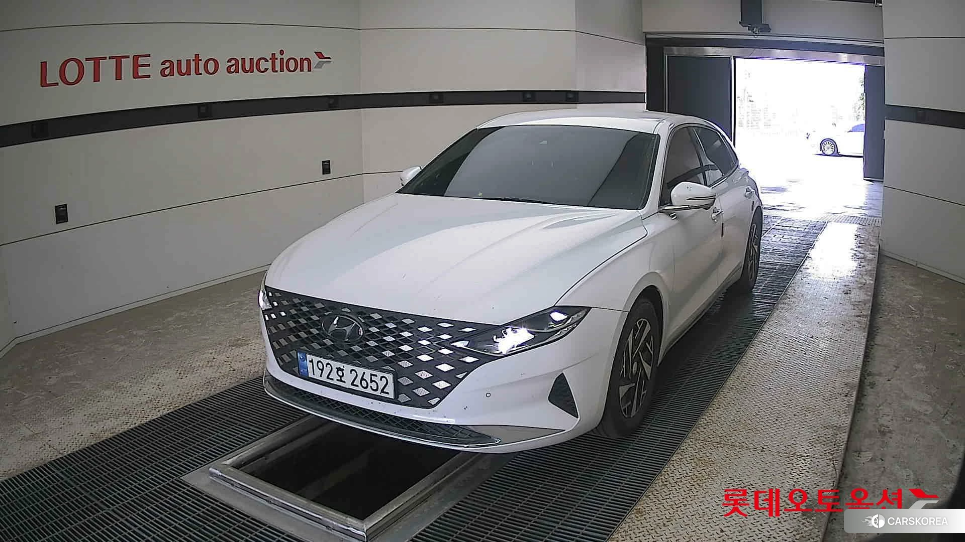 Hyundai Grandeur Hybrid 2022 Creamy White Pearl (optional) из Кореи