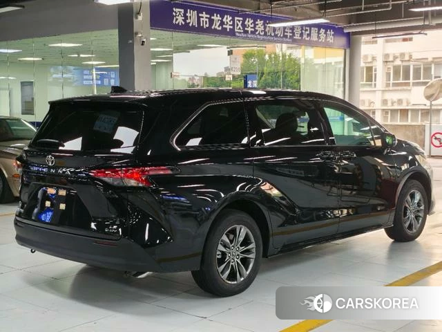 Toyota Saina 2026 Черный из Китая