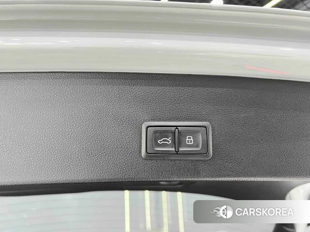 Audi Q2L 2022 Белый из Китая
