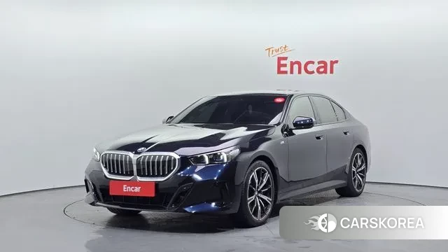 BMW 5 Series (G60) 2023 Черный из Кореи