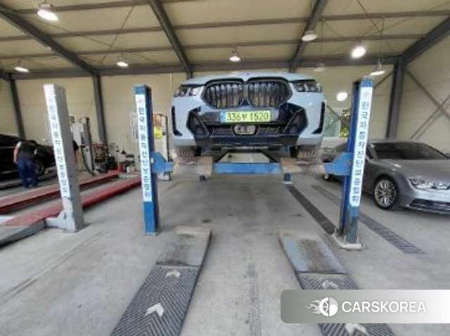 BMW X6 (G06) 2025 Светло-серебряный цвет из Кореи