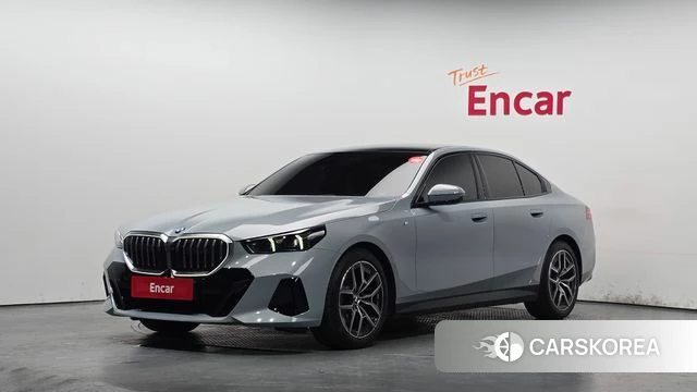 BMW 5 Series (G60) 2024 Небесно-голубой из Кореи