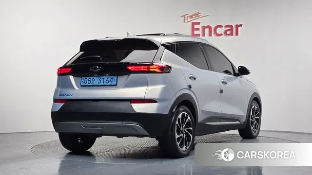 Chevrolet (GM Daewoo) Bolt EUV 2023 Светло-серебряный цвет из Кореи