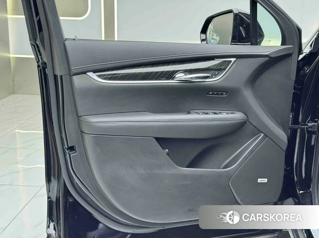 Cadillac XT6 2021 Черный из Китая
