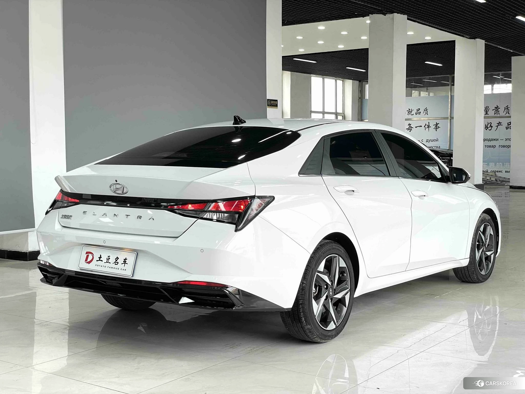 Hyundai Elantra 2022 Белый из Китая