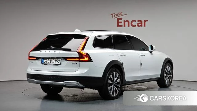 Volvo V90 Cross-Country 2021 Белый из Кореи