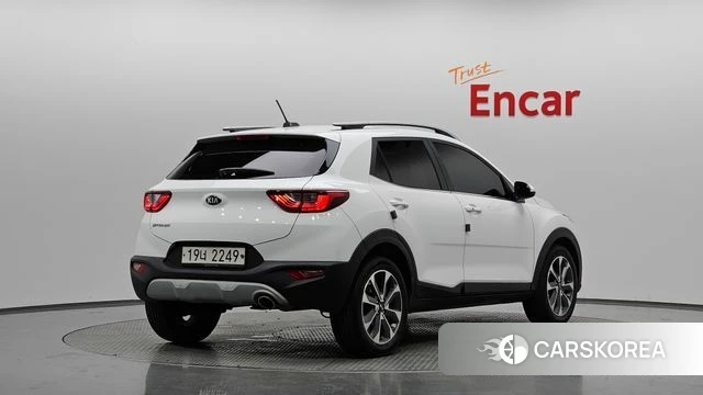 Kia Stonic 2018 Белый из Кореи