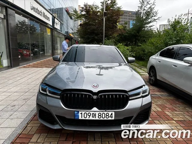 BMW 5 Series (G30) 2023 Серебристо-серый из Кореи