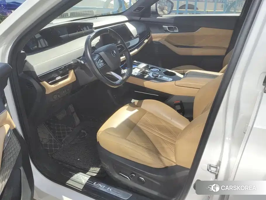Chang'an UNI-K 2023 Белый из Китая