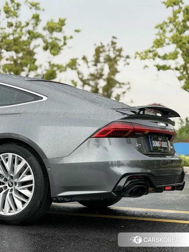 Audi A7 2021 Темно-серый из Китая