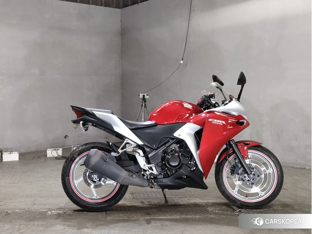 Проданный Honda CBR250R 2011 из Японии