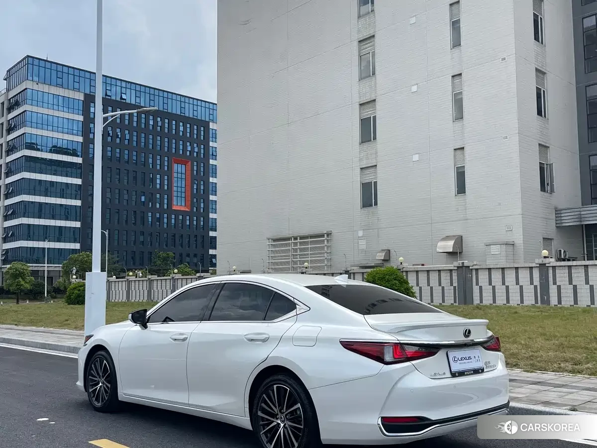 Lexus ES 2023 Белый из Китая
