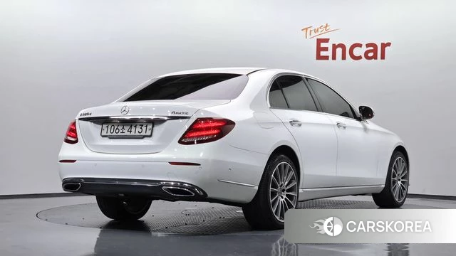 Mercedes-Benz E-Class W213 2019 Белый из Кореи