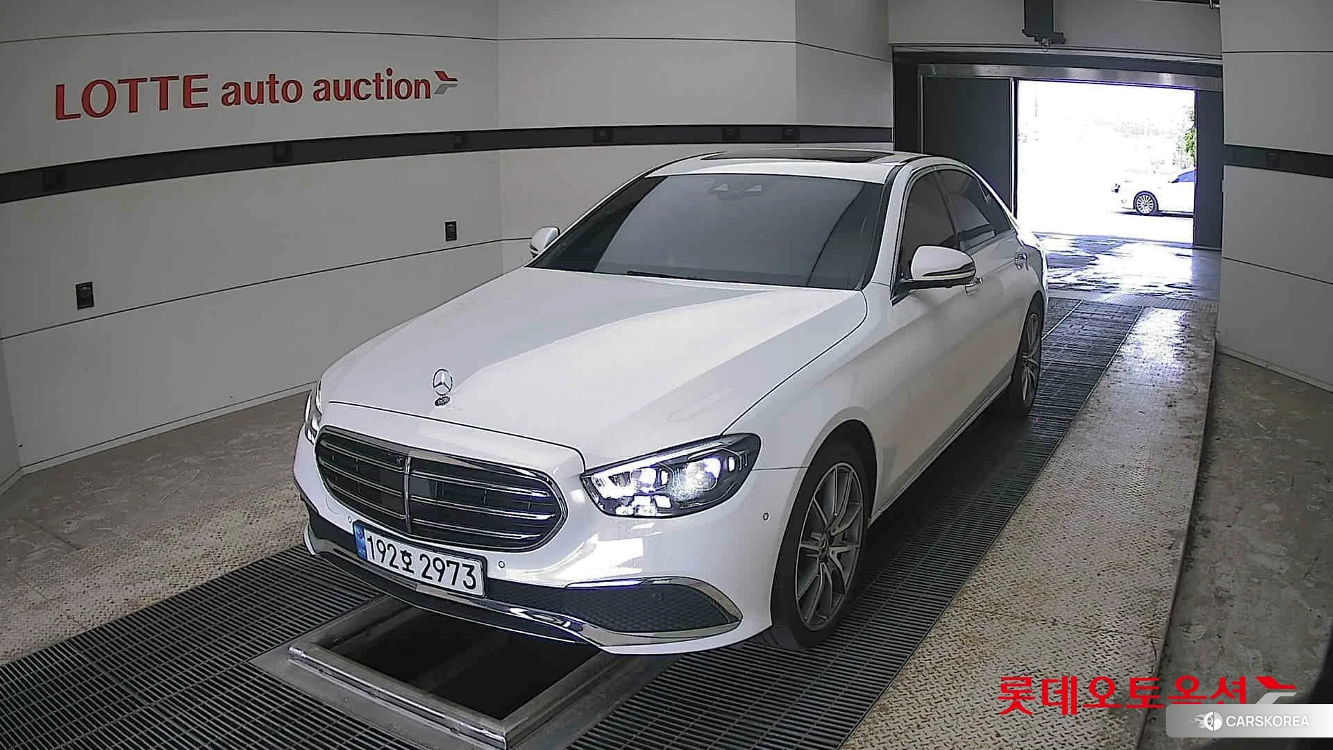 Mercedes-Benz Mercedes-Benz E300 e 4MATIC 2022 149-POLAR WHITE (BENZ) из Кореи