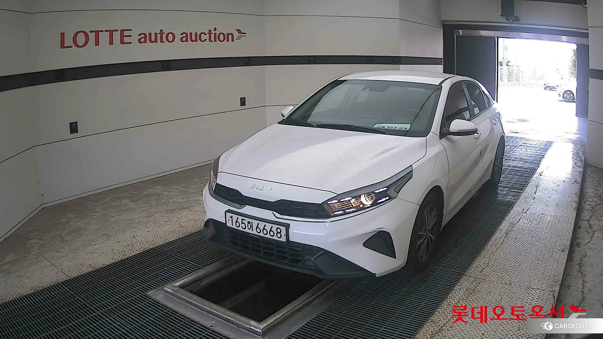 Kia K3 2022 Snow White Pearl из Кореи