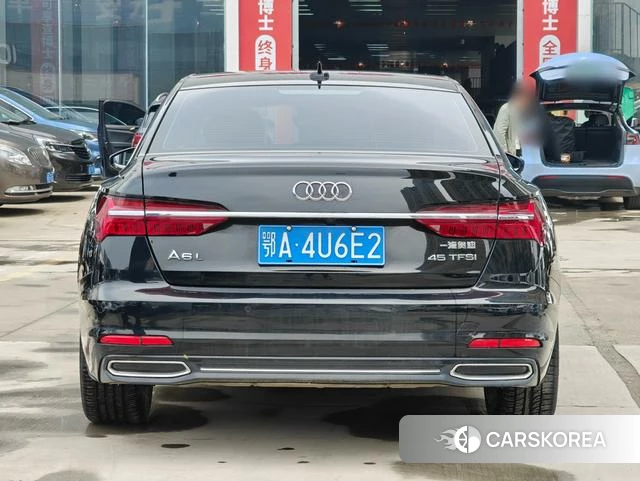 Audi A6L 2021 Черный из Китая
