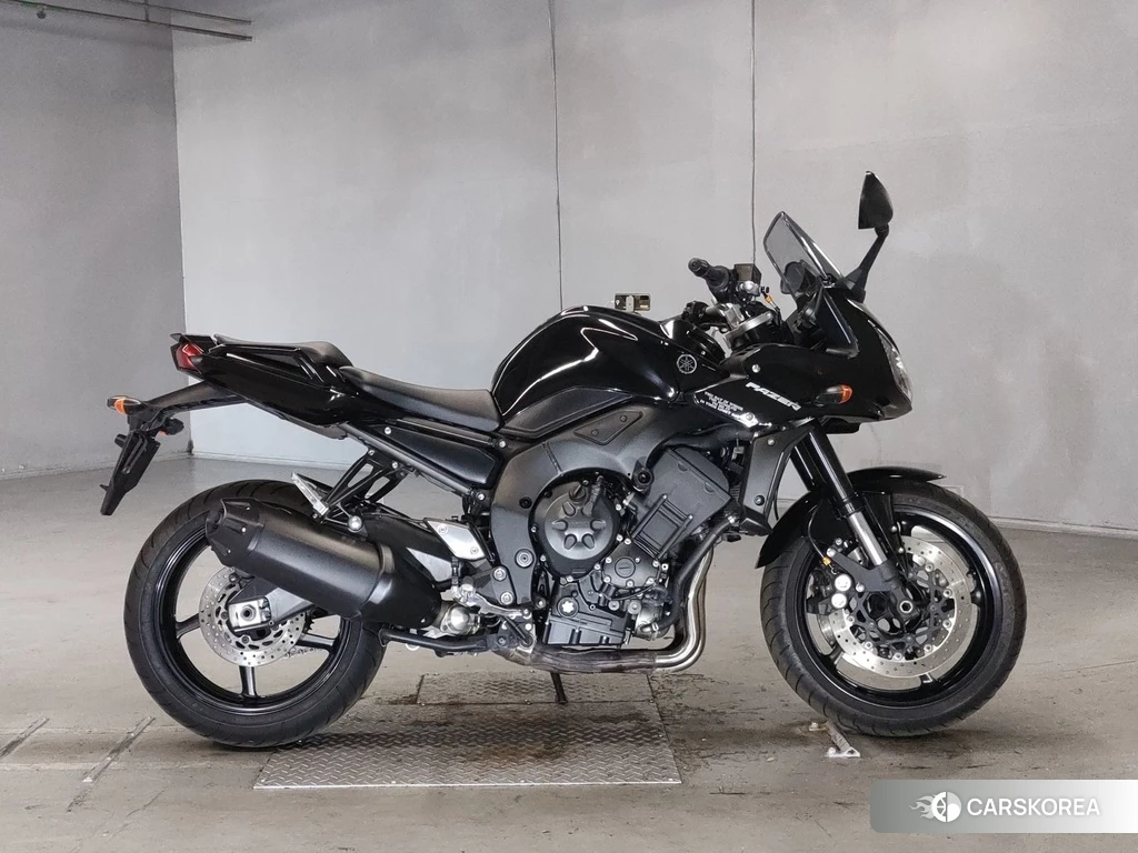 Проданный Yamaha FZ1 FEATHER 2010 из Японии