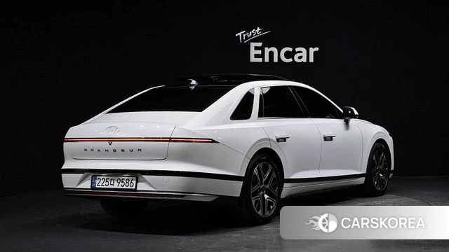 Hyundai Grandeur (GN7) 2023 Белый из Кореи