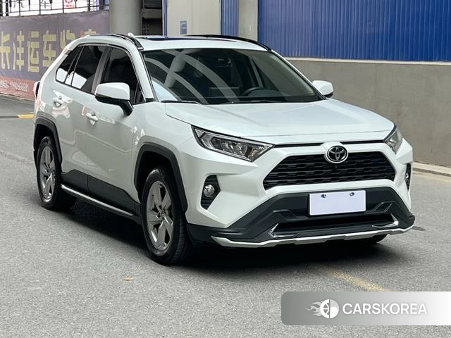 Toyota RAV4 Rongfang 2021 Белый из Китая