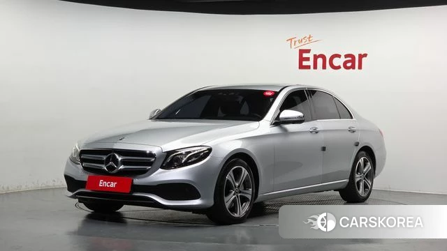Mercedes-Benz E-Class W213 2018 Серебряный из Кореи
