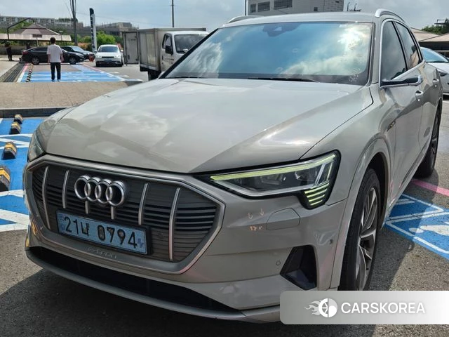 Audi e-Tron 2020 Песочный из Кореи