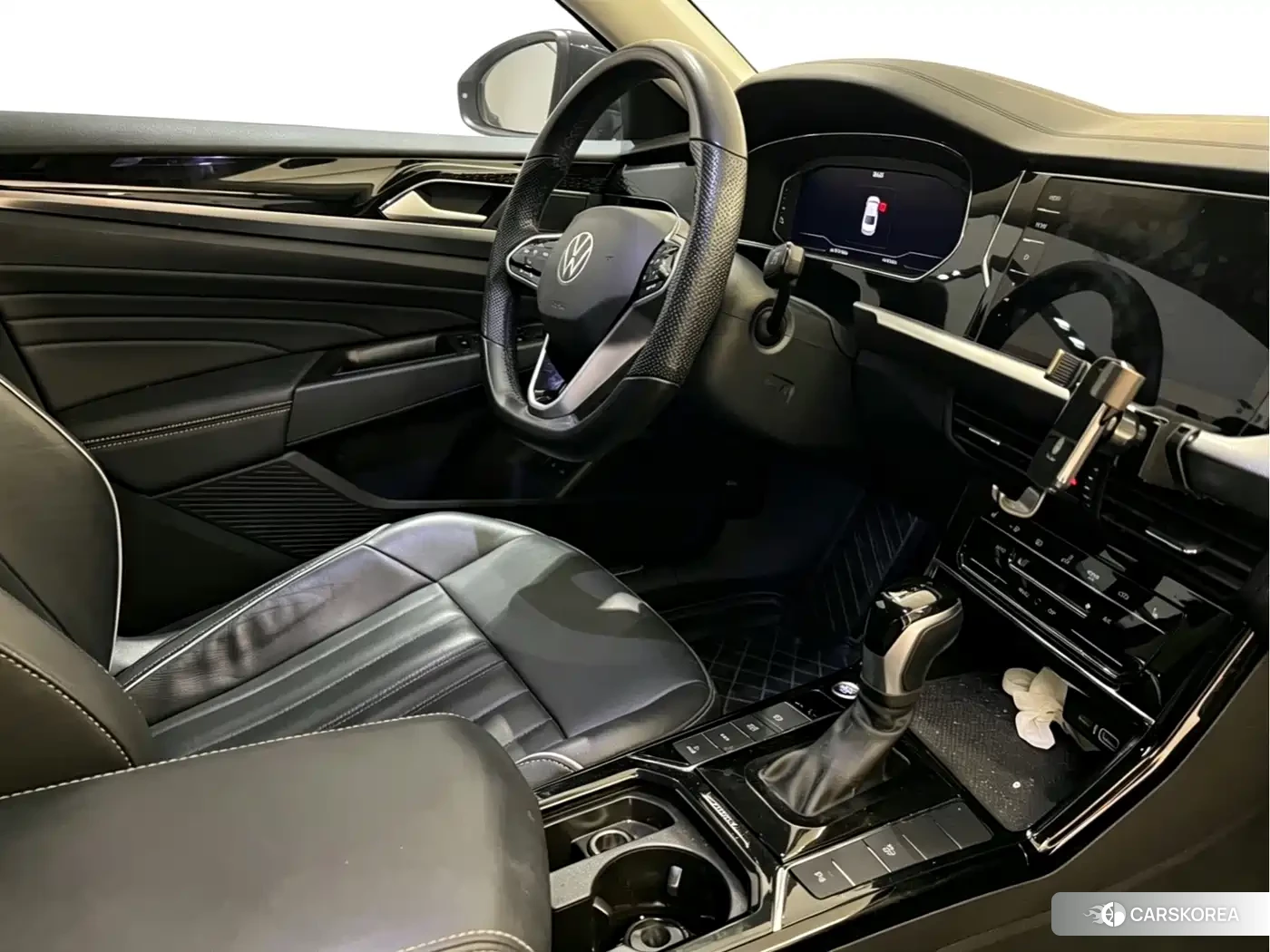 Volkswagen Passat plug-in hybrid 2023 Черный из Китая
