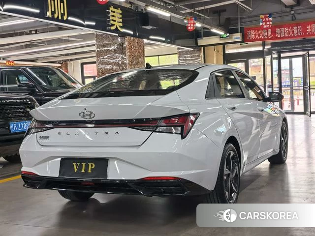 Hyundai Elantra 2021 Белый из Китая
