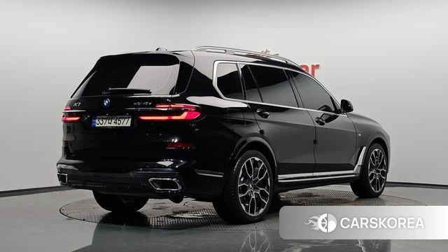 BMW X7 (G07) 2024 Черный из Кореи