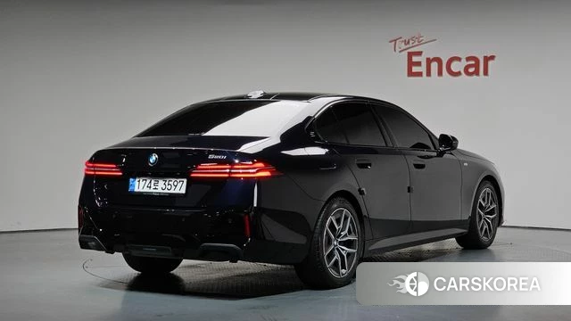 BMW 5 Series (G60) 2024 Черный из Кореи