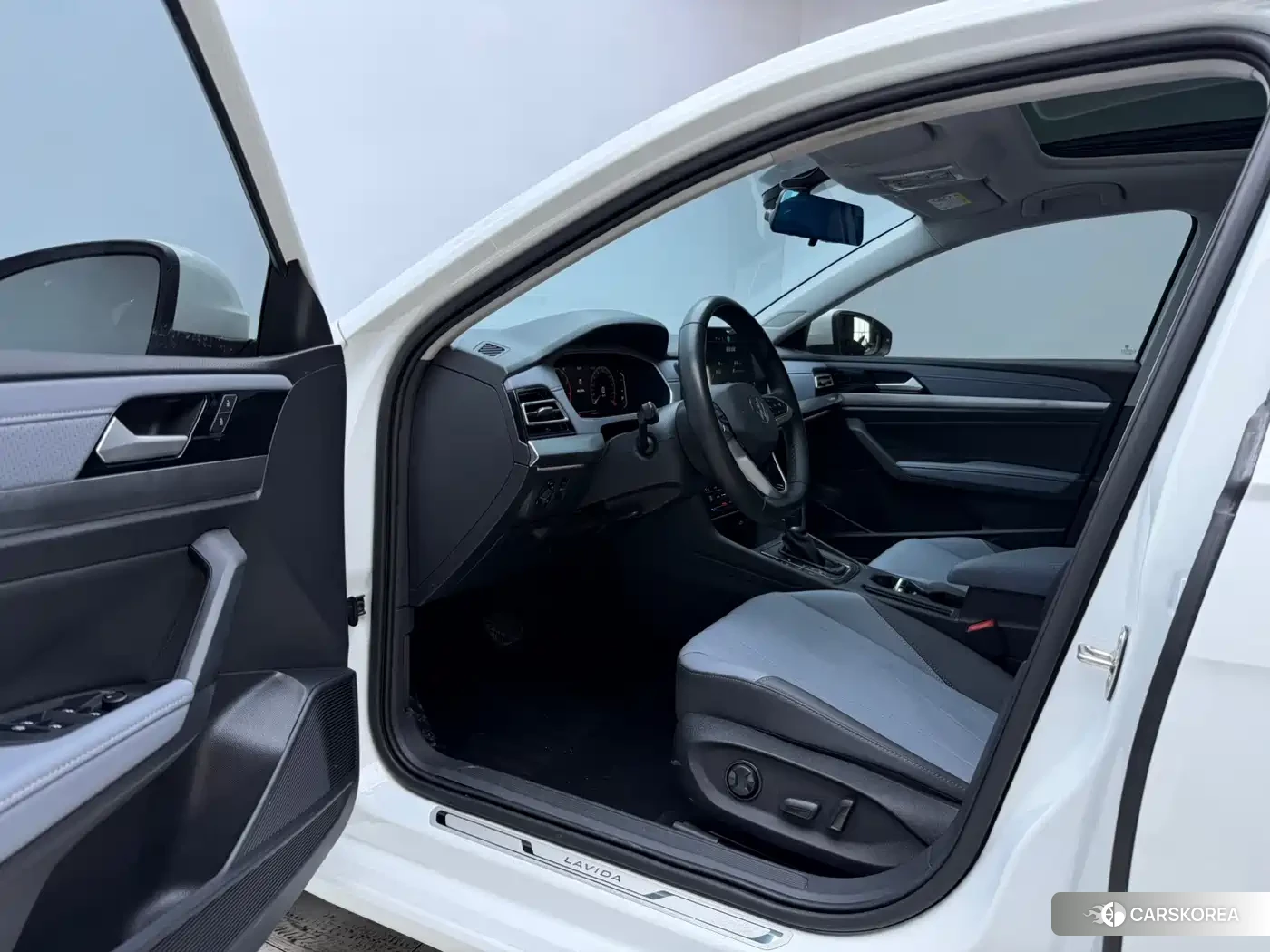 Volkswagen Lavida 2022 Белый из Китая