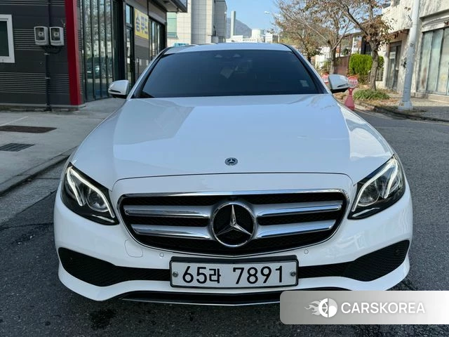 Mercedes-Benz E-Class W213 2018 Белый из Кореи