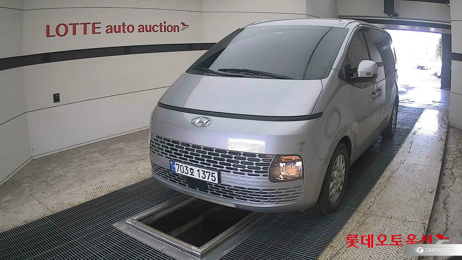 Hyundai Staria 2023 Shimmering Silver Metallic из Кореи