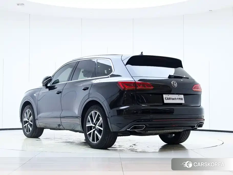 Volkswagen Touareg 2024 Черный из Китая