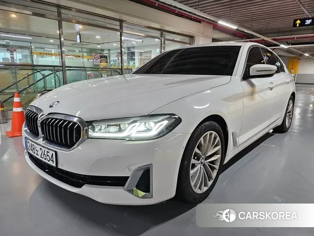 BMW 5 Series (G30) 2023 Белый из Кореи