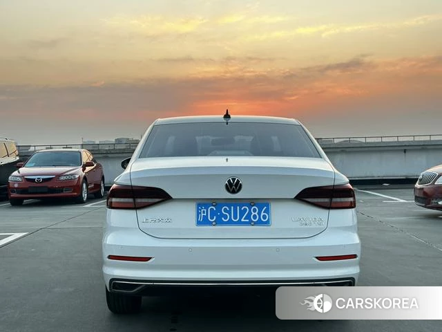 Volkswagen Lavida 2021 Белый из Китая